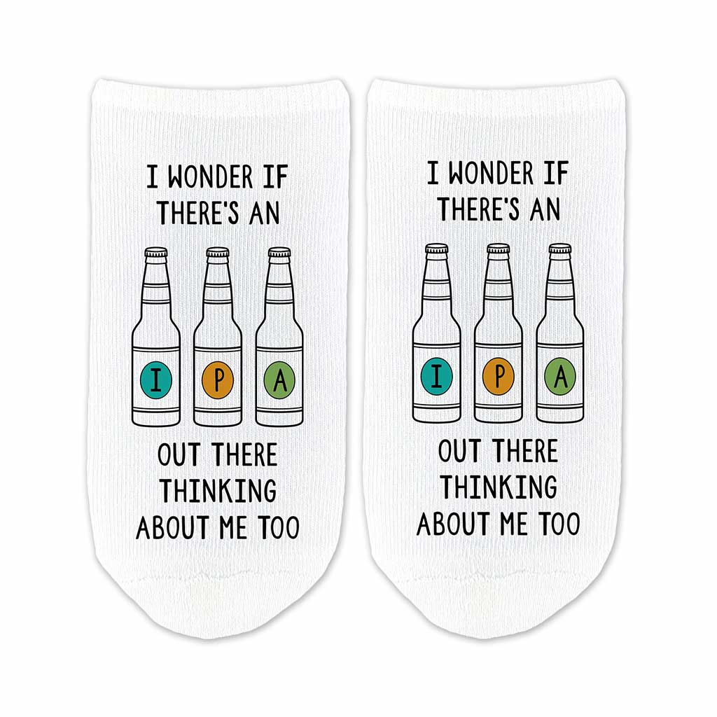 funny-beer-socks-with-the-saying-I-wonder-if-there's-an-IPA-out-there-thinking-about-me-too
