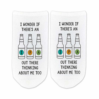 funny-beer-socks-with-the-saying-I-wonder-if-there's-an-IPA-out-there-thinking-about-me-too