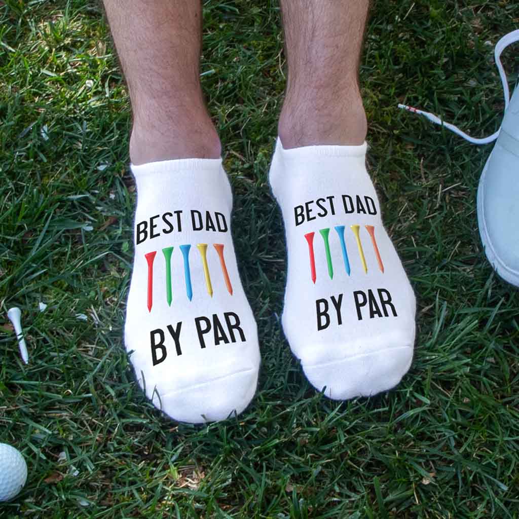 White no-show golf socks featuring the phrase "Best Dad By Par" printed on top, designed for dads who love golf. A fun and thoughtful gift for Father's Day or any special occasion.