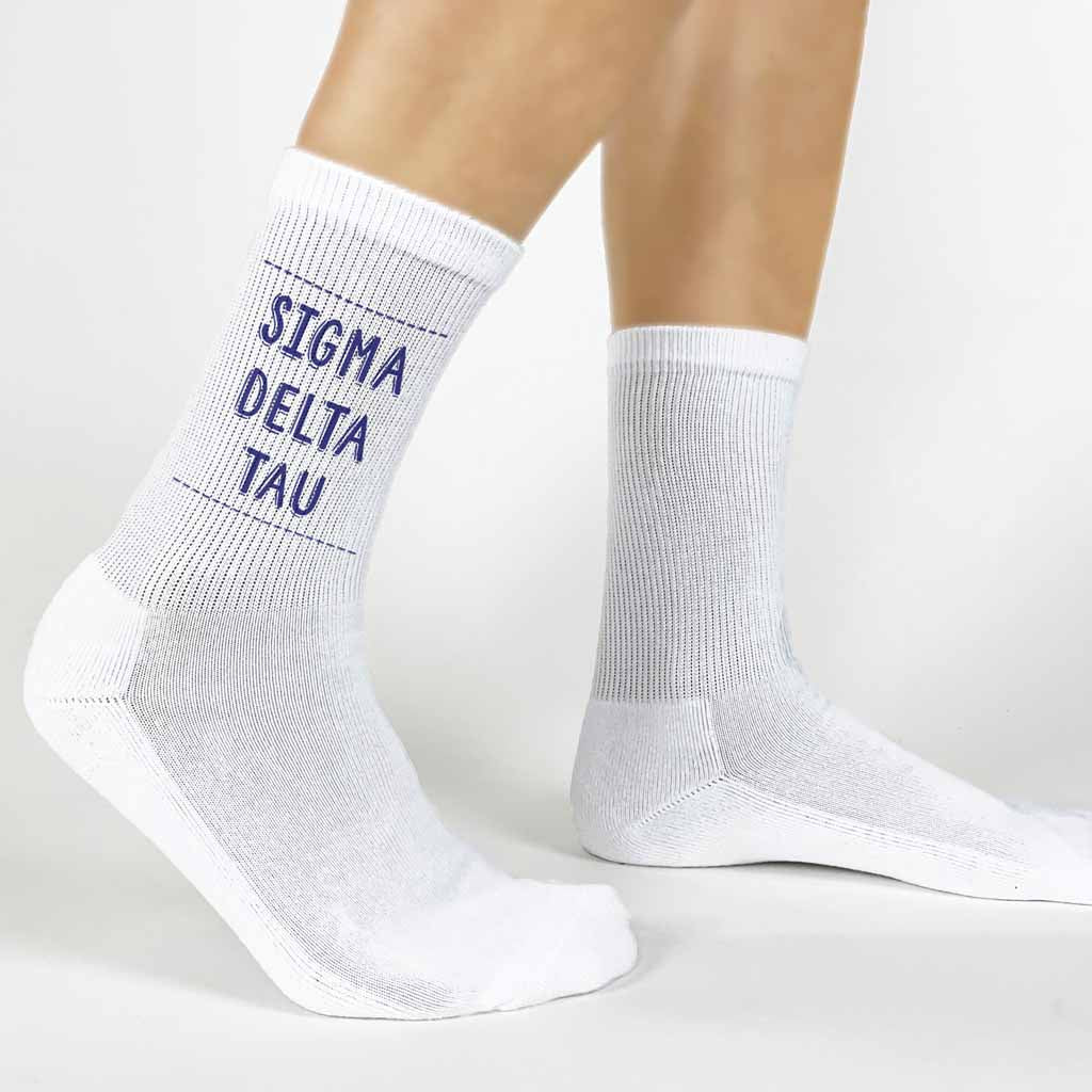 Highlight your Sigma Delta Tau pride with a pair of these Sigma Delta Tau white cotton crew socks printed in sorority colors. 